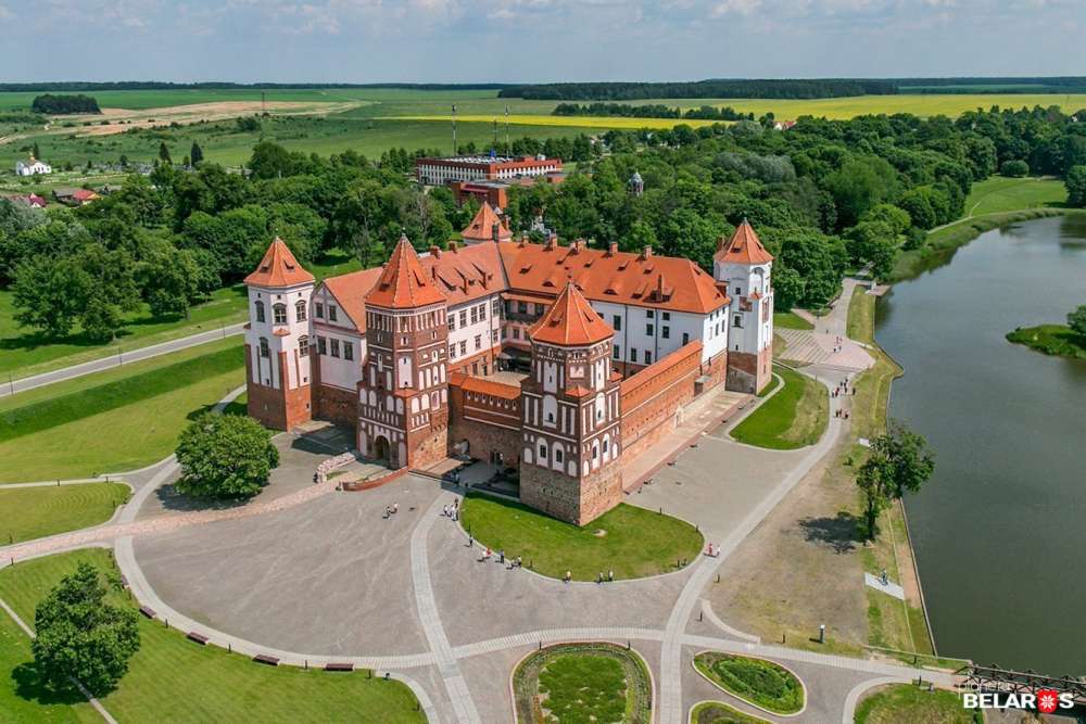 Сокровище Беларуси на 130 фото. В Гродно откроется выставка, посвященная Мирскому замку