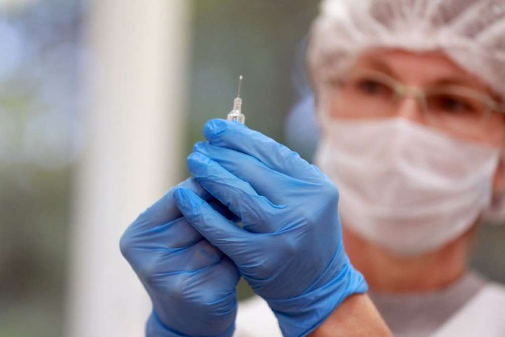 💉Можно ли еще сделать прививку против гриппа? Успеет ли сформироваться иммунитет к сезонному подъему заболеваемости ОРИ? Когда он ожидается? Какой вакциной прививают против коронавирусной инфекции? Насколько она эффективна?  Узнали у заведующей отделом эпидемиологии Республиканского центра гигиены, эпидемиологии и общественного здоровья...